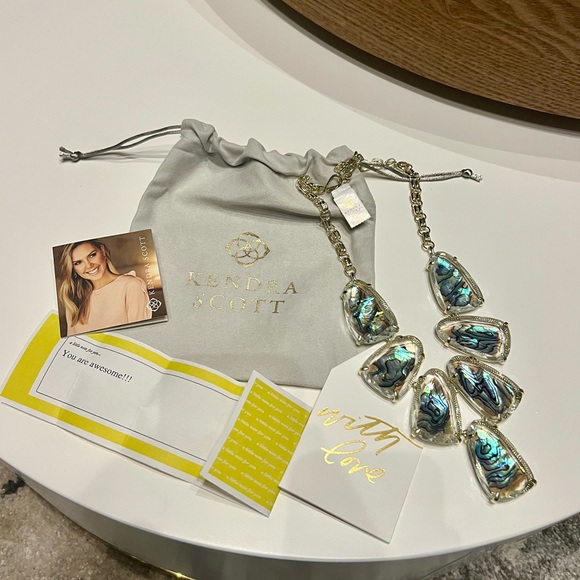 Kendra Scott Harlow Statement Necklace in gold suspended abalone stone shell - Picture 2 of 8
